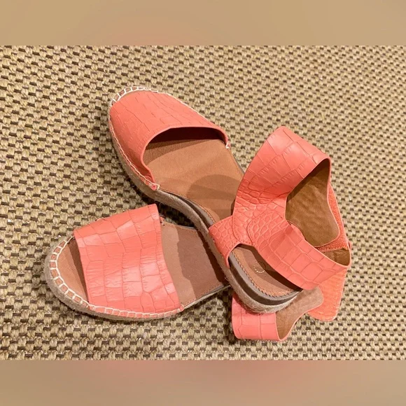 Franco Sarto Coral Croc-Embossed Sandals - Picture 9 of 14